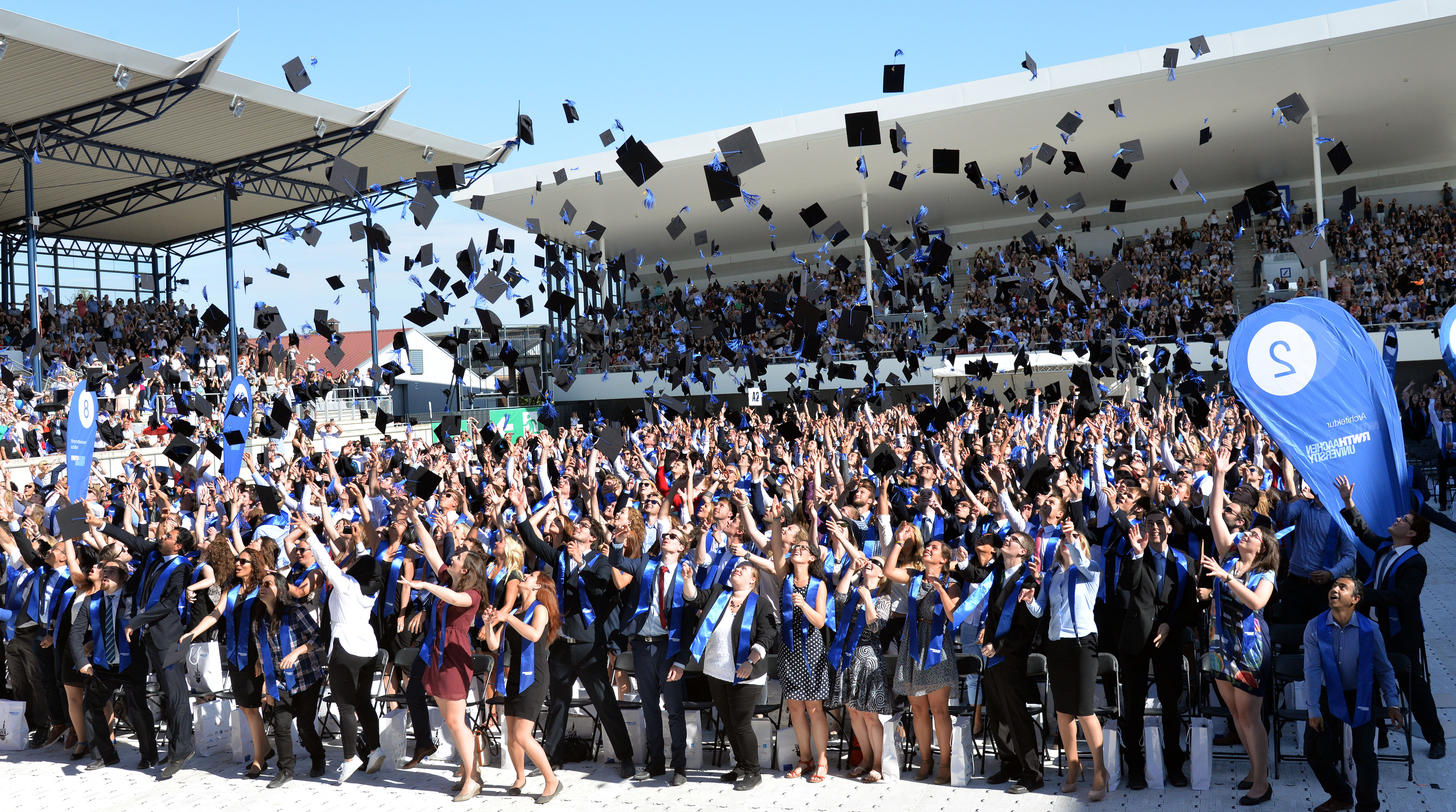 Her yıl 110.000'den fazla üniversite mezunu