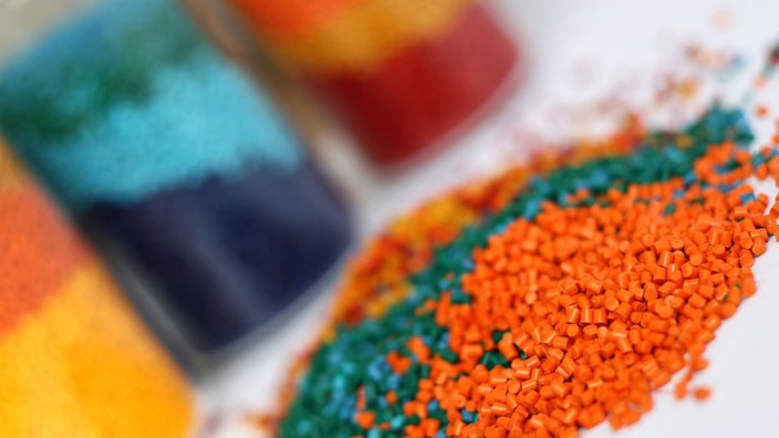 NRWBG_Branchentexte_Kunststoff_Header__c__IvanaBrcic__iStock.jpg